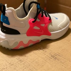 Nike React Presto GS Sz 6y White Pink Blue Womens Running Shoes BQ4002-101